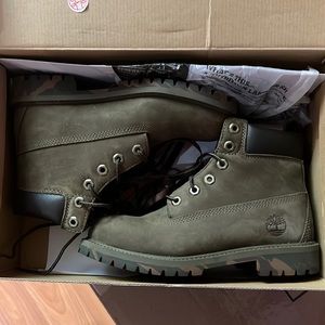 AUTHENTIC TIMBERLANDS WORN ONCE KIDS SIZE 4.5 IN BOX